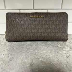 Michael Kors Wristlet Wallet